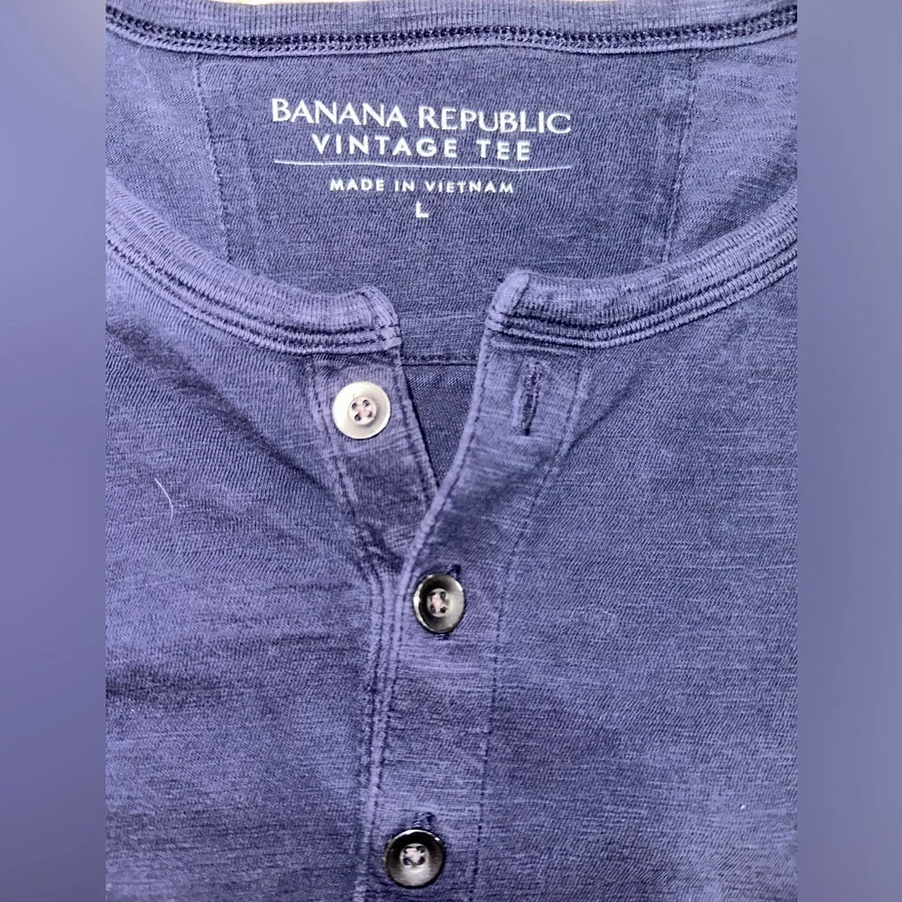 Banana Republic Vintage 3-Button T-Shirt (Size L)